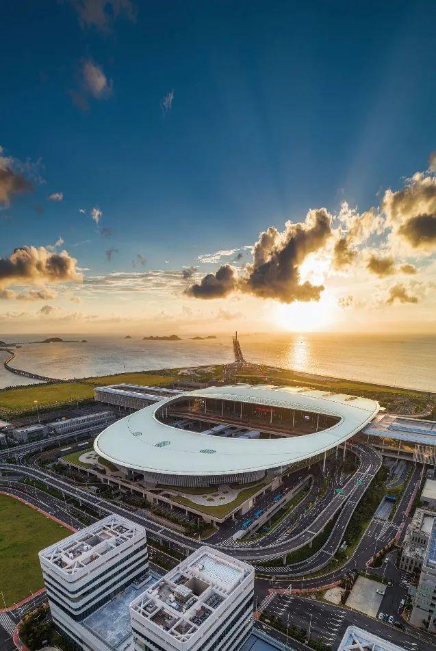 2025新澳门与香港天天精准免费大全,构建解析、解释与落实